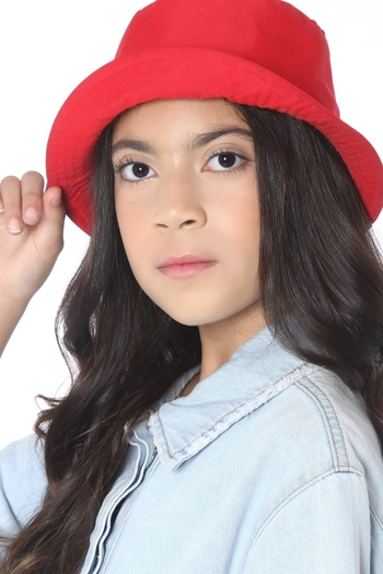Manuella Mayumi r. Ono