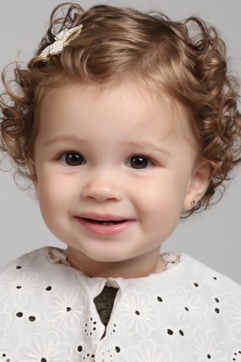 Flora Menezes Santoro