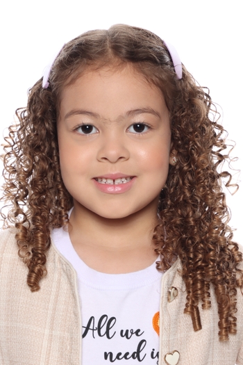 ZOE MARQUES MROCHEN