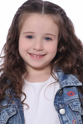 Jade Amélia Holanda Castro