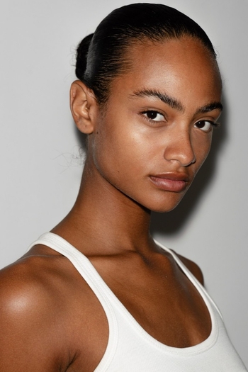 LAIS LEAO