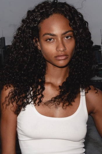 LAIS LEAO