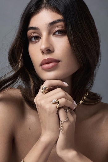 THAINA PIRES