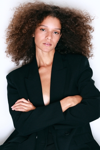 CAMILA CURCINO