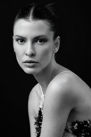 ADRIANA CAYE