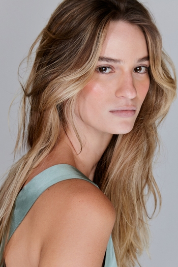 CLARA VELLOSO