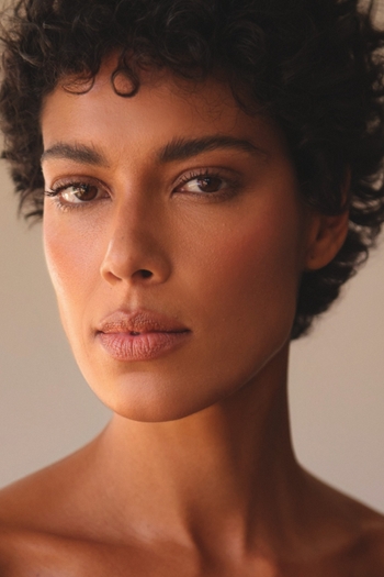 NINA MENDES