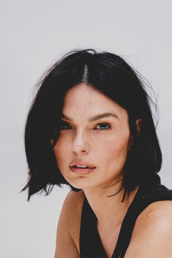 Isis Valverde