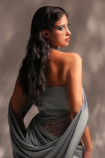 Amna — عارضة أزياء متاحة للحجز في الرياض، Arabian Models