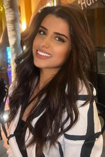 Azza — عارضة أزياء متاحة للحجز في الرياض، Arabian Models