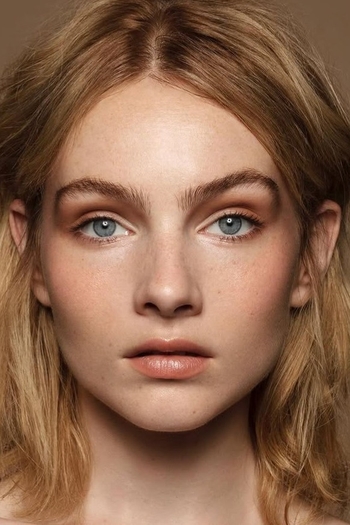 CAROLINE HAHN