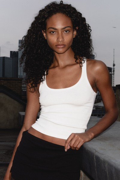 LAIS LEAO