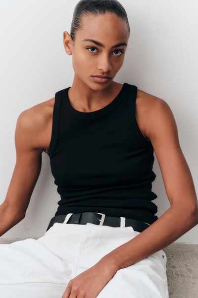 LAIS LEAO