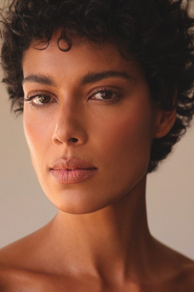 NINA MENDES