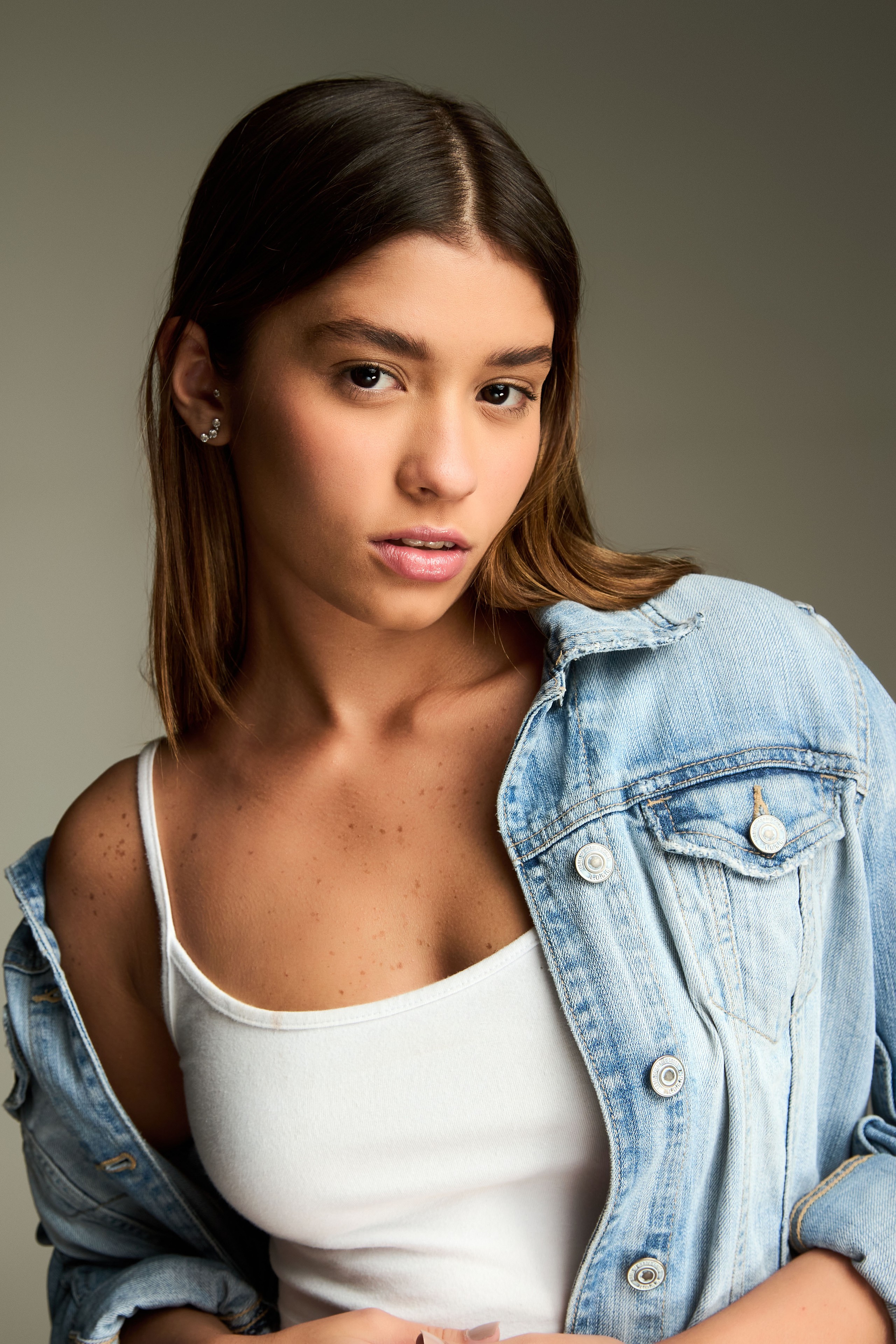 ANA JÚLIA BARCELLOS