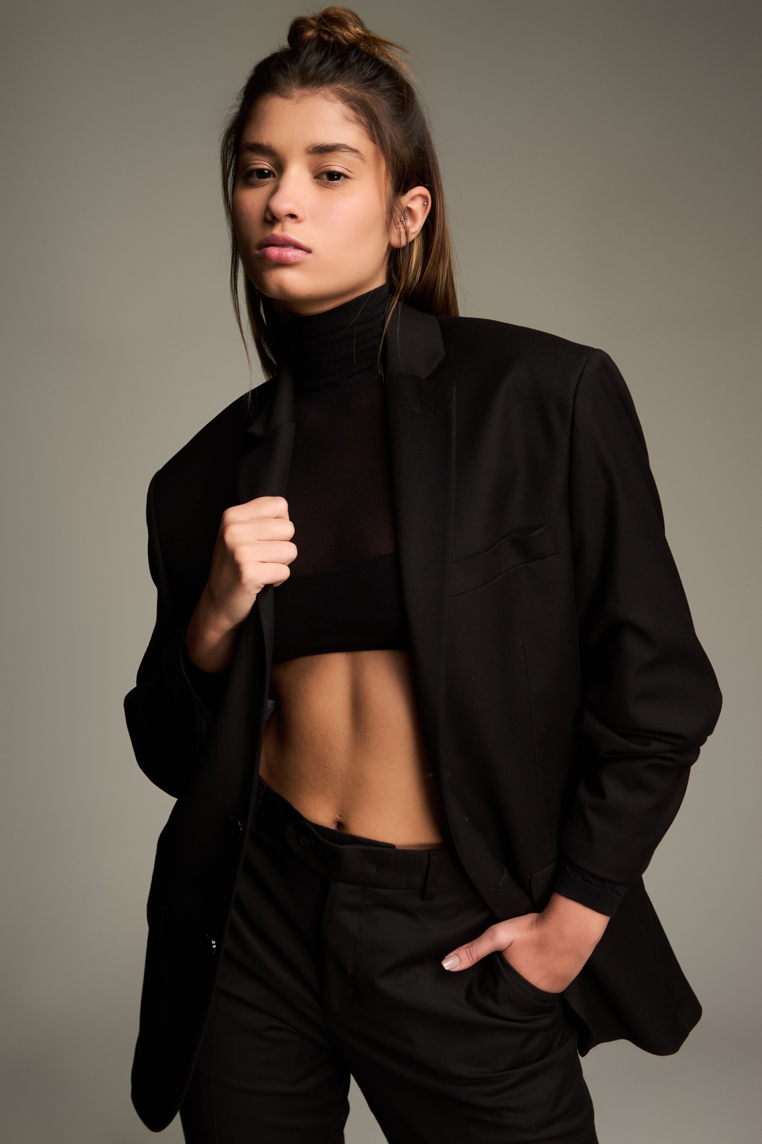 ANA JÚLIA BARCELLOS