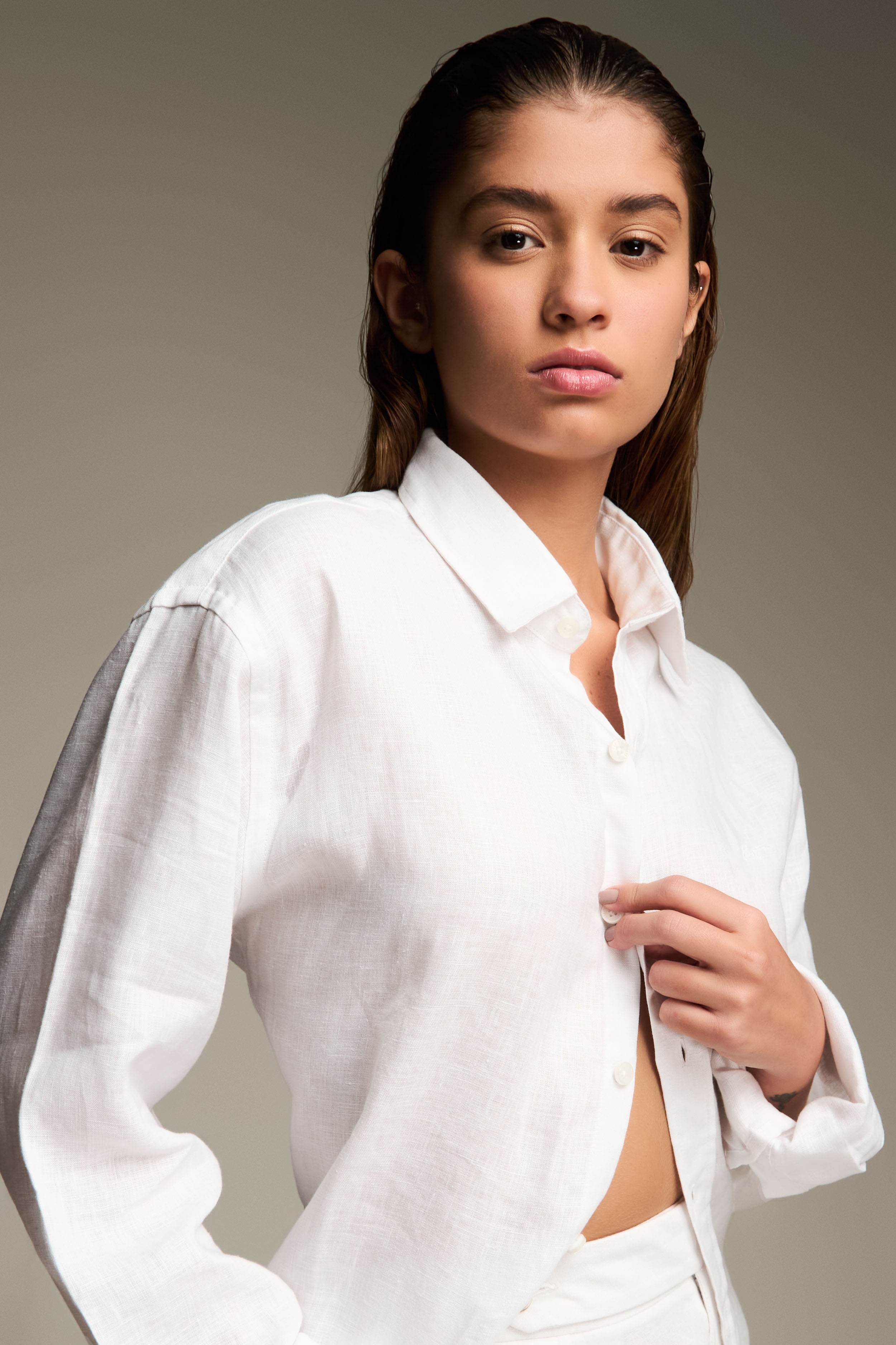 ANA JÚLIA BARCELLOS