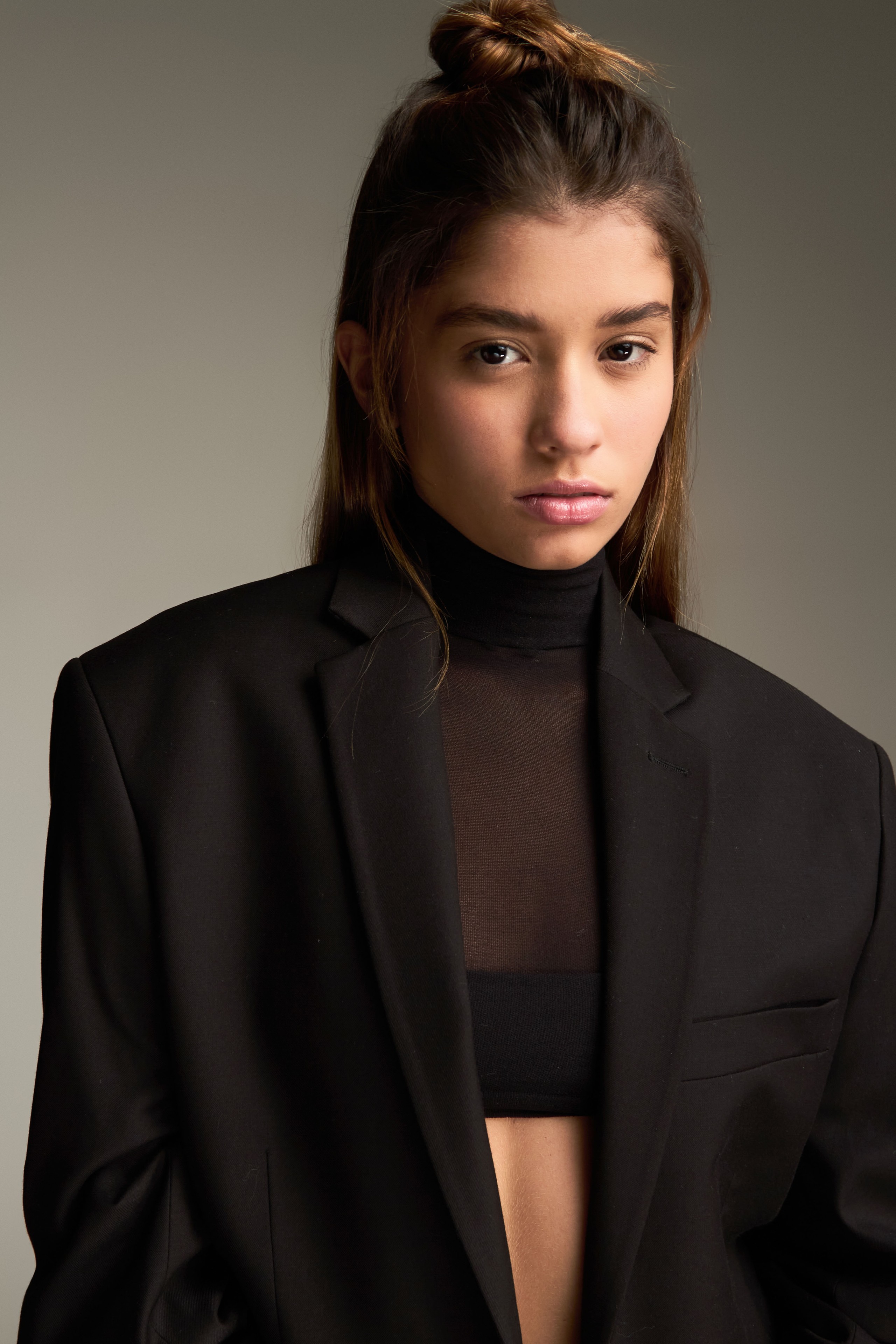 ANA JÚLIA BARCELLOS