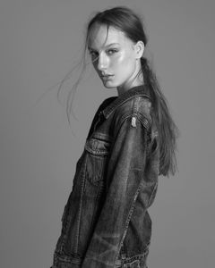 THAYLA ZUANAZZI 12